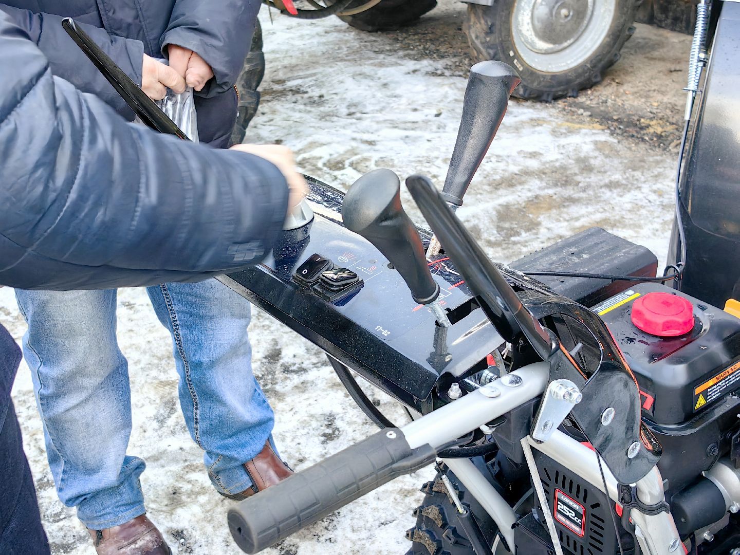 Снегоуборщики, техника, автопарк, песок, соль, дороги, вертикалки,