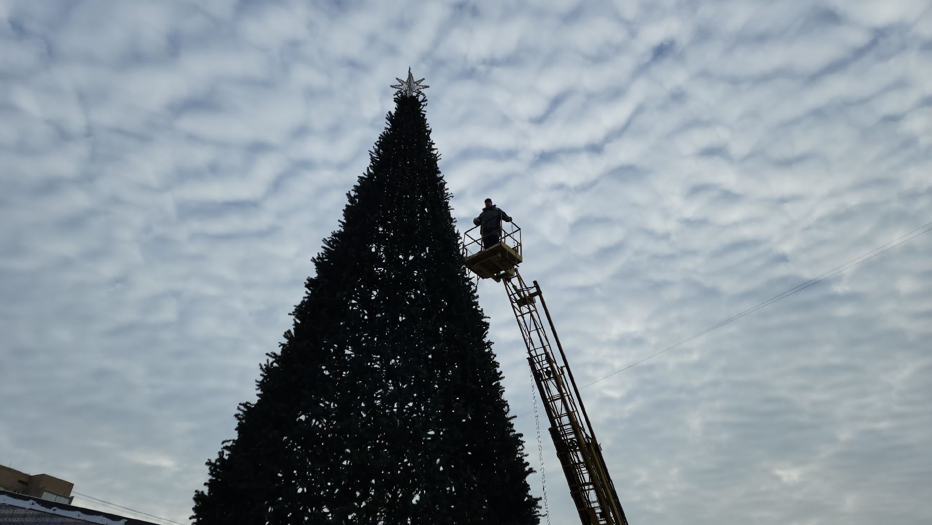 вертикалки, ивантеевка, новогодняя елка, праздники, украшение города к новому году, площадь, шары, гирлянды, жители,