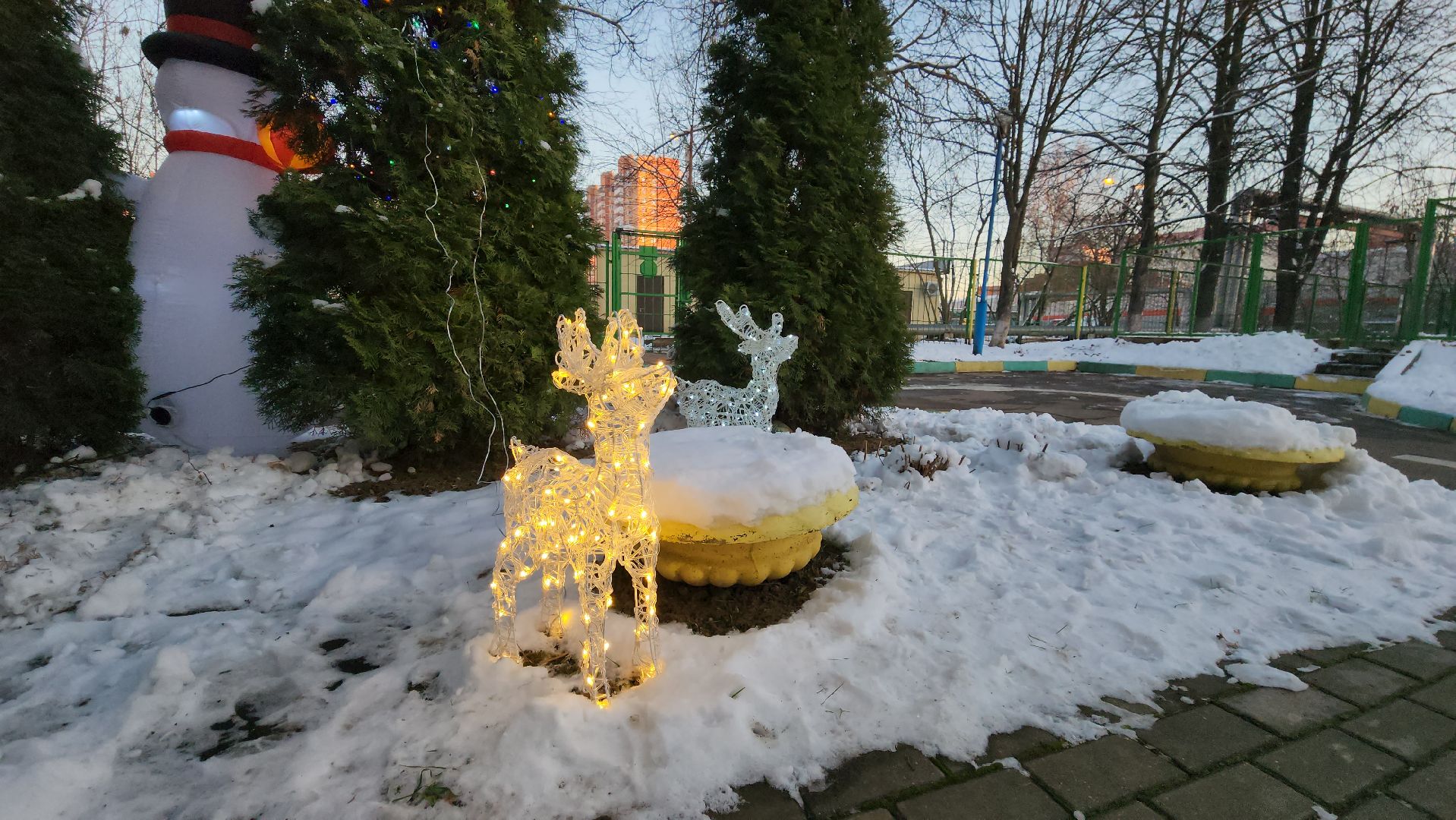 детский сад, Украшения, снеговик, Лобня, вертикалки,