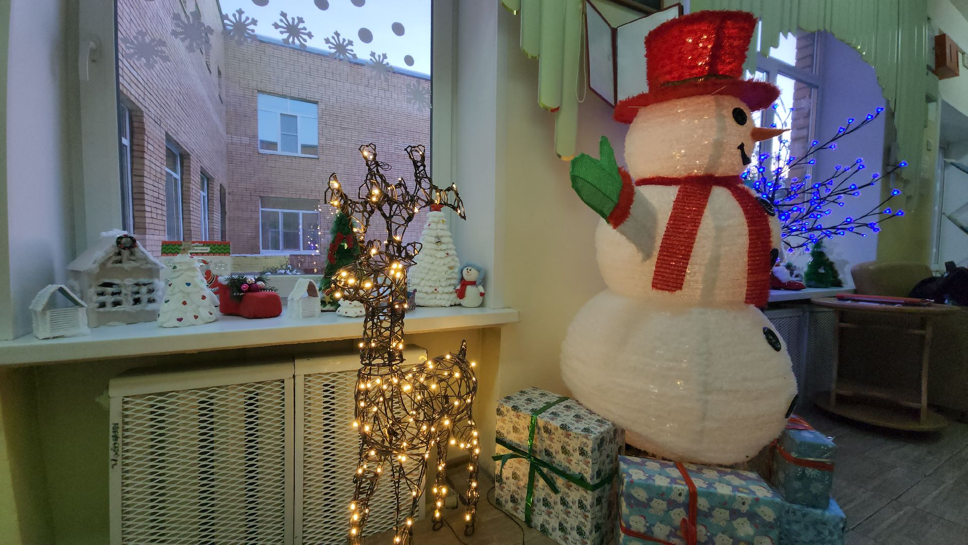 детский сад, Украшения, снеговик, Лобня, вертикалки,