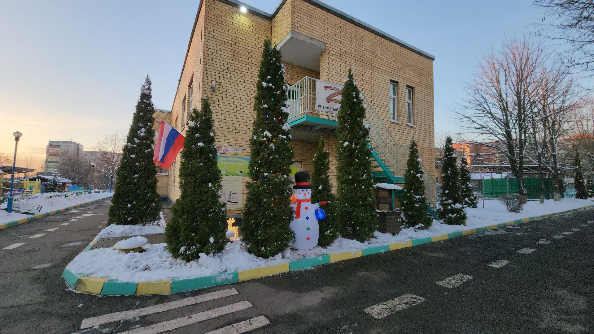 детский сад, Украшения, снеговик, Лобня, вертикалки,