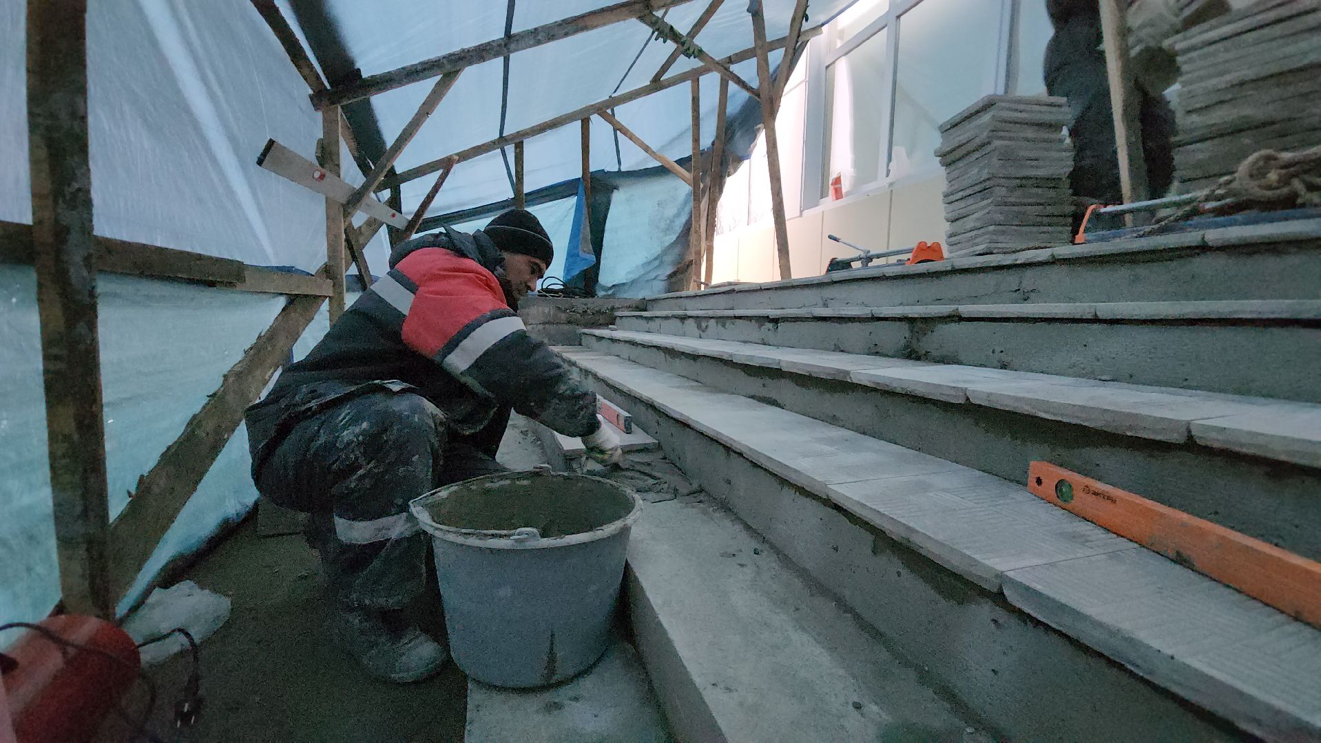 Ремонта лестницы, входная группа, дворец культуры, Лобня, вертикалки,