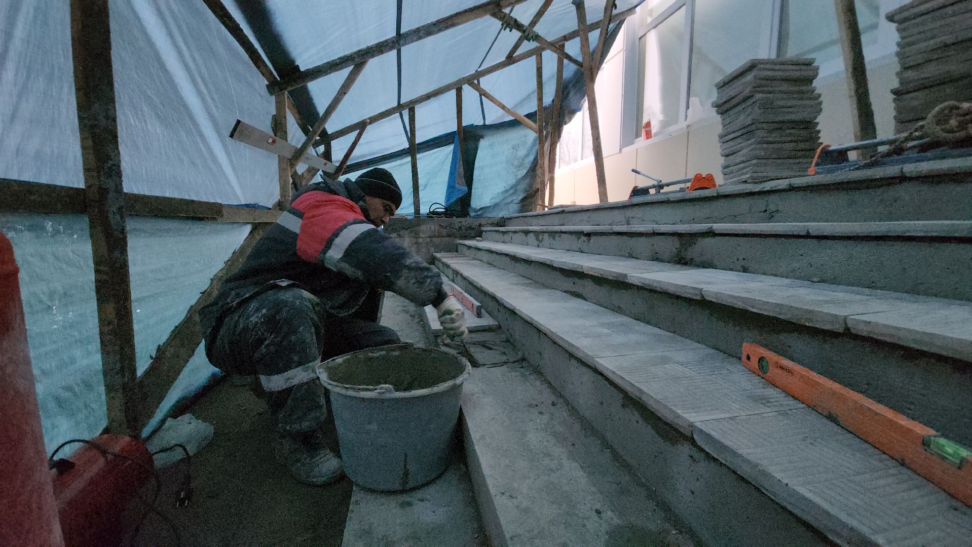 Ремонта лестницы, входная группа, дворец культуры, Лобня, вертикалки,