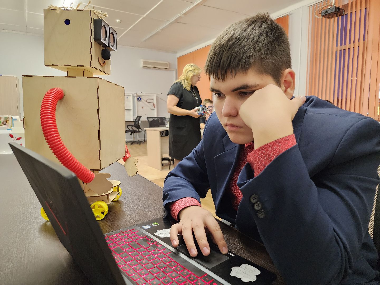 вертикалки, робототехника, робот-экскурсовод, орехово зуево, дополнительное образование,