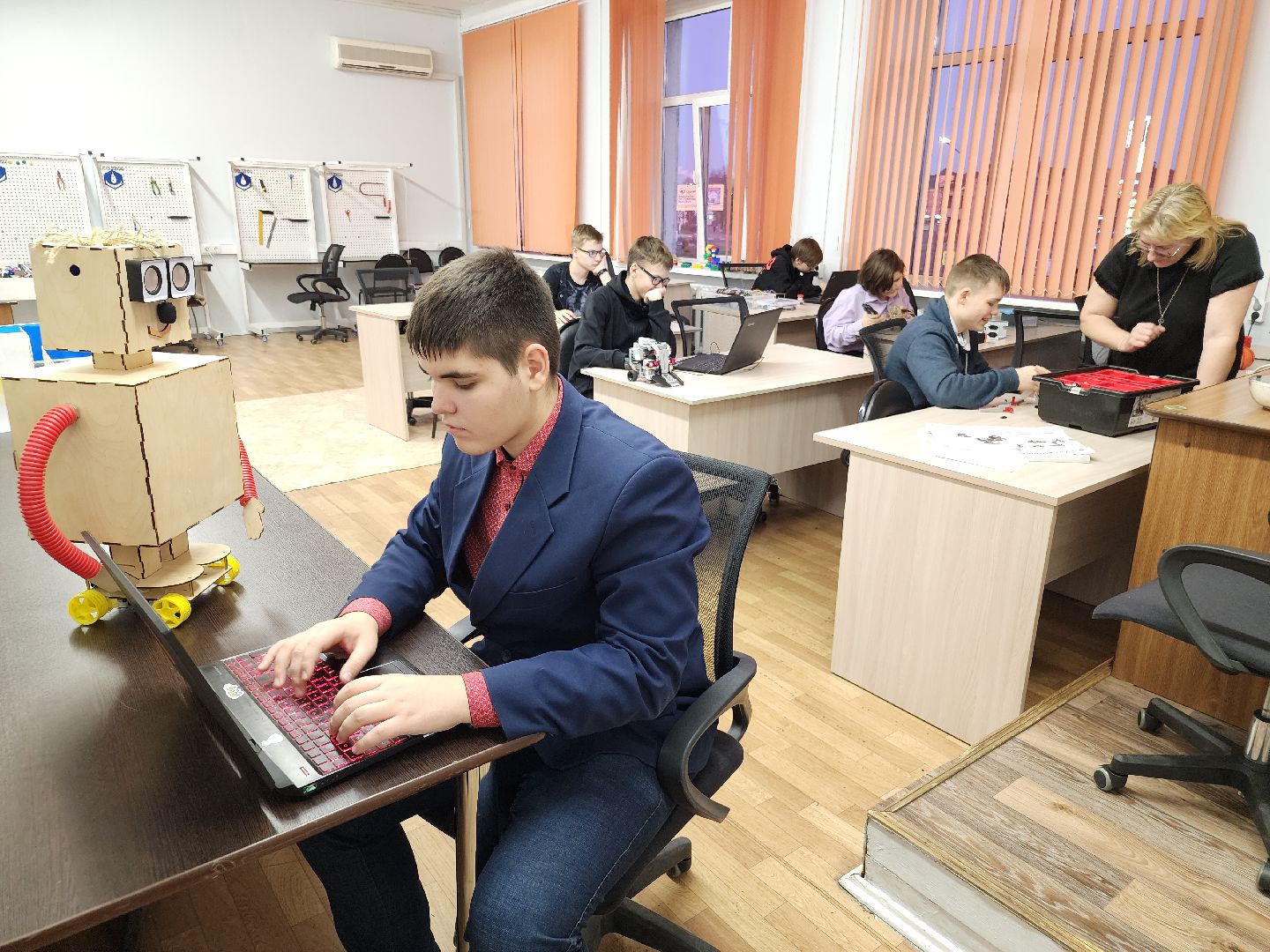 вертикалки, робототехника, робот-экскурсовод, орехово зуево, дополнительное образование,