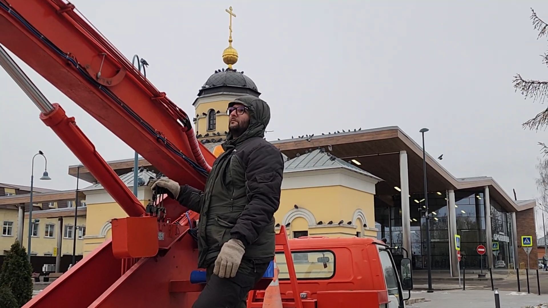 Бронницы, Подготовка к новому году, Установка елки, Благоустройство, Вертикалка, Вертикальное видео,