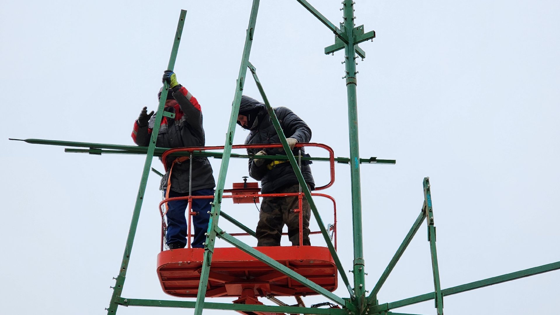 Бронницы, Подготовка к новому году, Установка елки, Благоустройство, Вертикалка, Вертикальное видео,