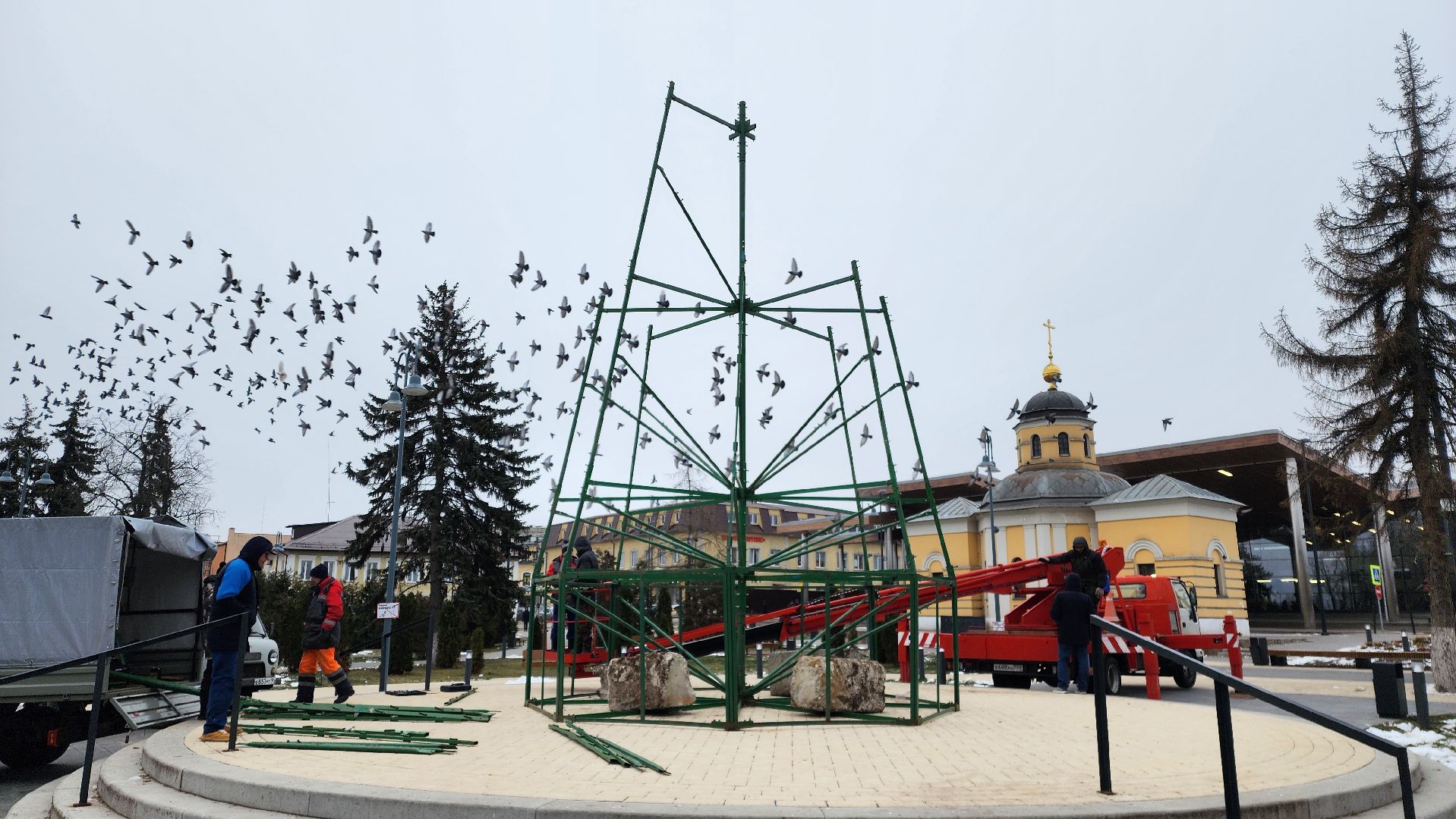 Бронницы, Подготовка к новому году, Установка елки, Благоустройство, Вертикалка, Вертикальное видео,