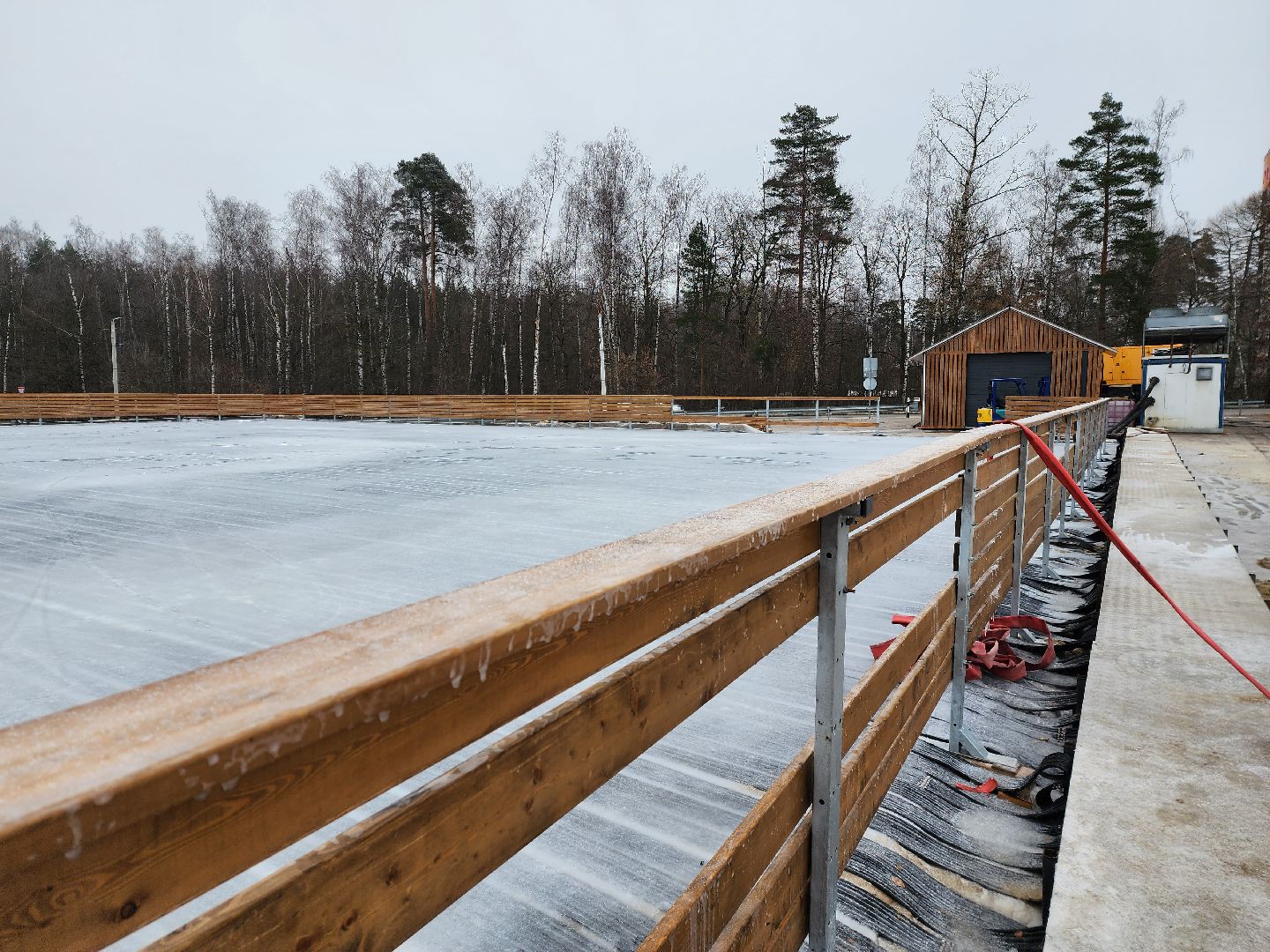 раменское, благоустройство, каток на парковке стадиона сатурн, вертикалка,