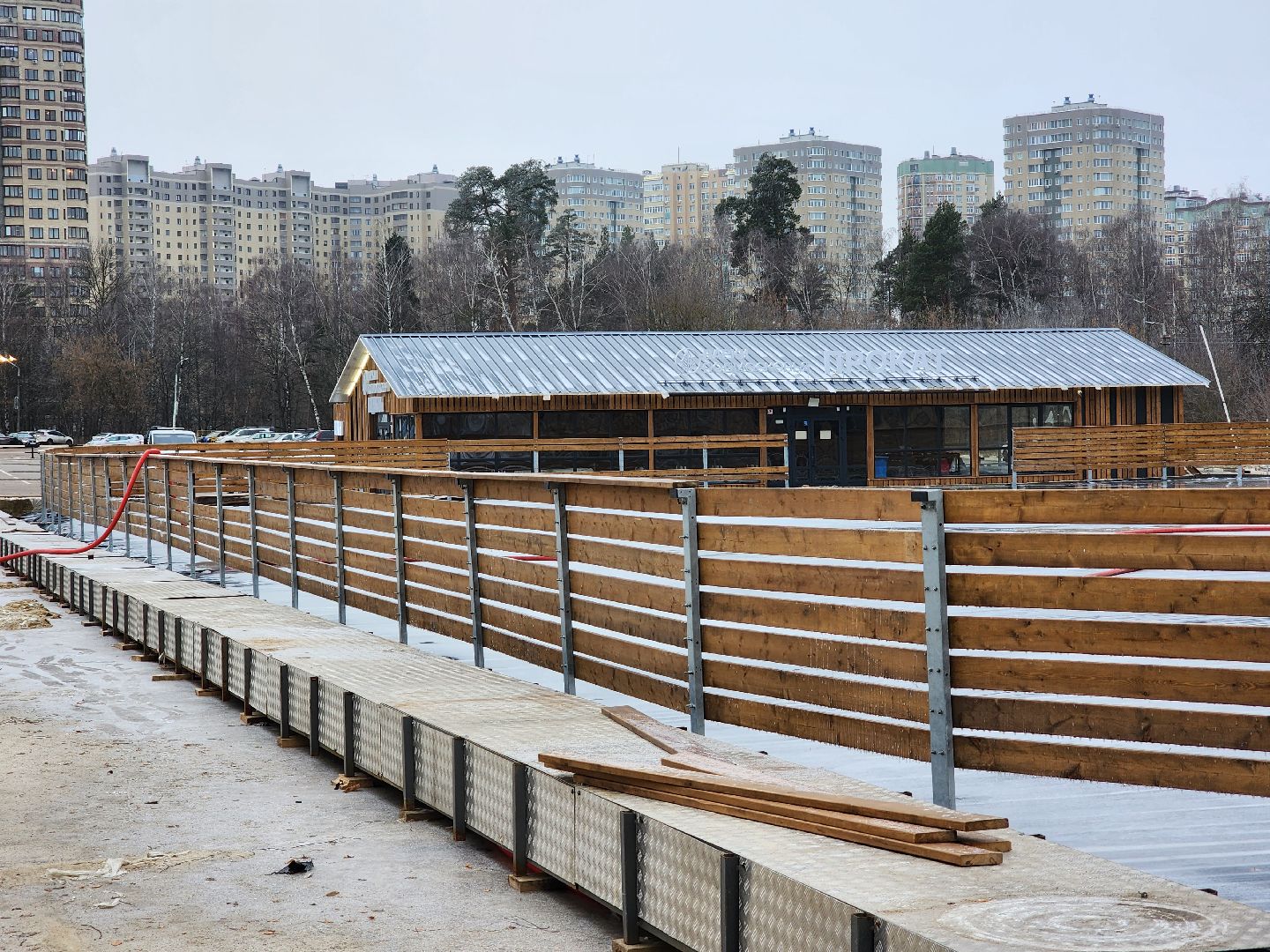 раменское, благоустройство, каток на парковке стадиона сатурн, вертикалка,