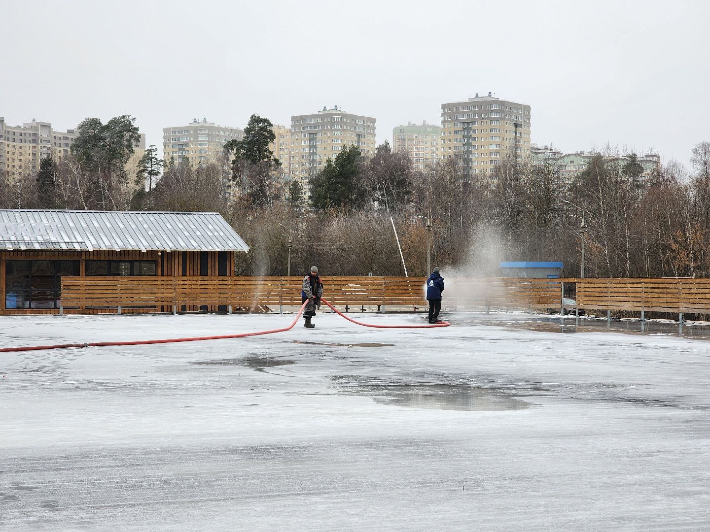 раменское, благоустройство, каток на парковке стадиона сатурн, вертикалка,