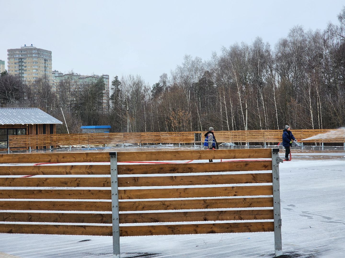 раменское, благоустройство, каток на парковке стадиона сатурн, вертикалка,