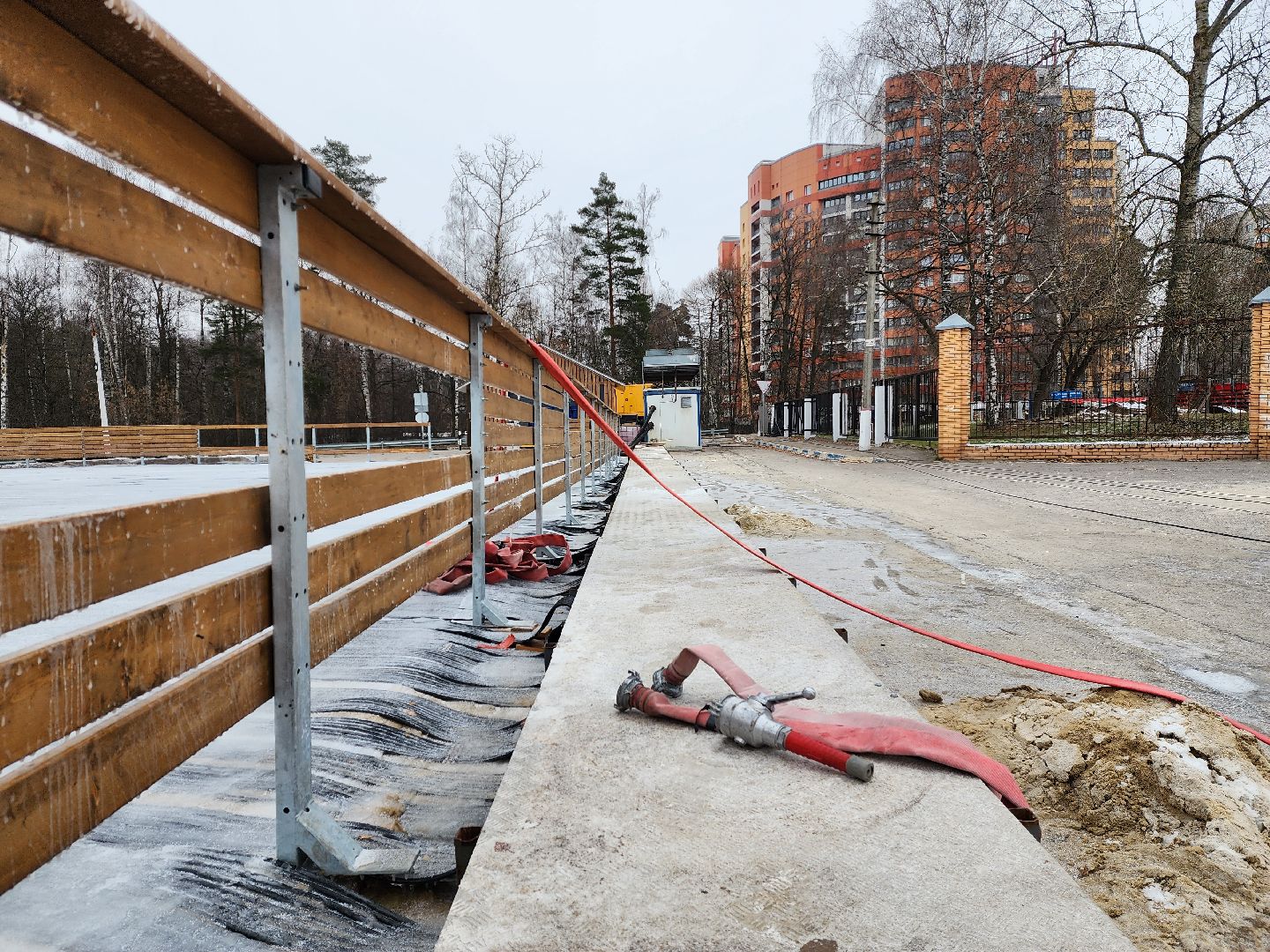 раменское, благоустройство, каток на парковке стадиона сатурн, вертикалка,