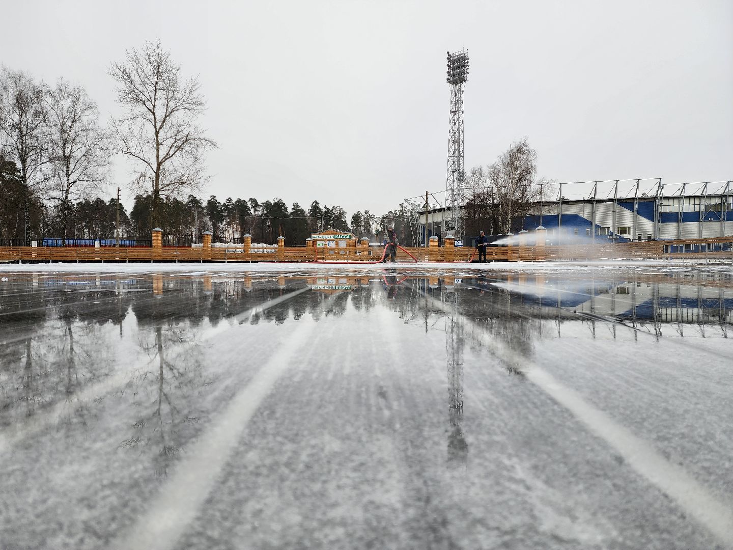раменское, благоустройство, каток на парковке стадиона сатурн, вертикалка,
