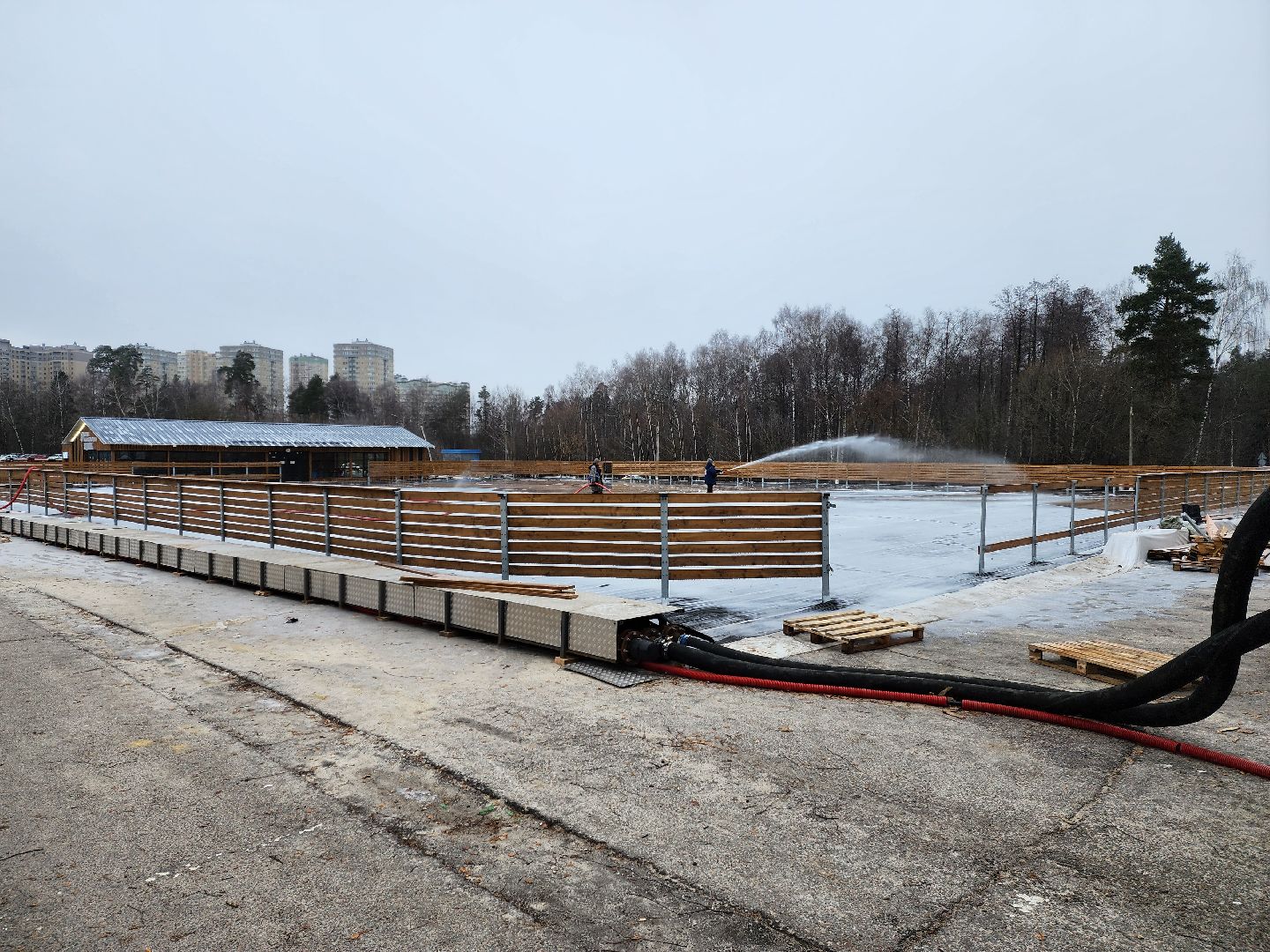 раменское, благоустройство, каток на парковке стадиона сатурн, вертикалка,
