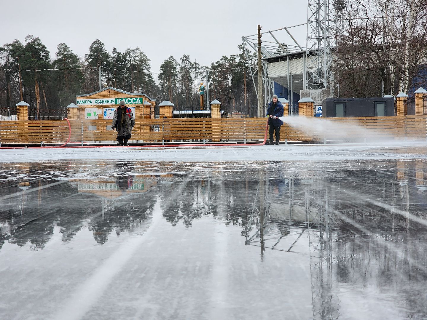 раменское, благоустройство, каток на парковке стадиона сатурн, вертикалка,