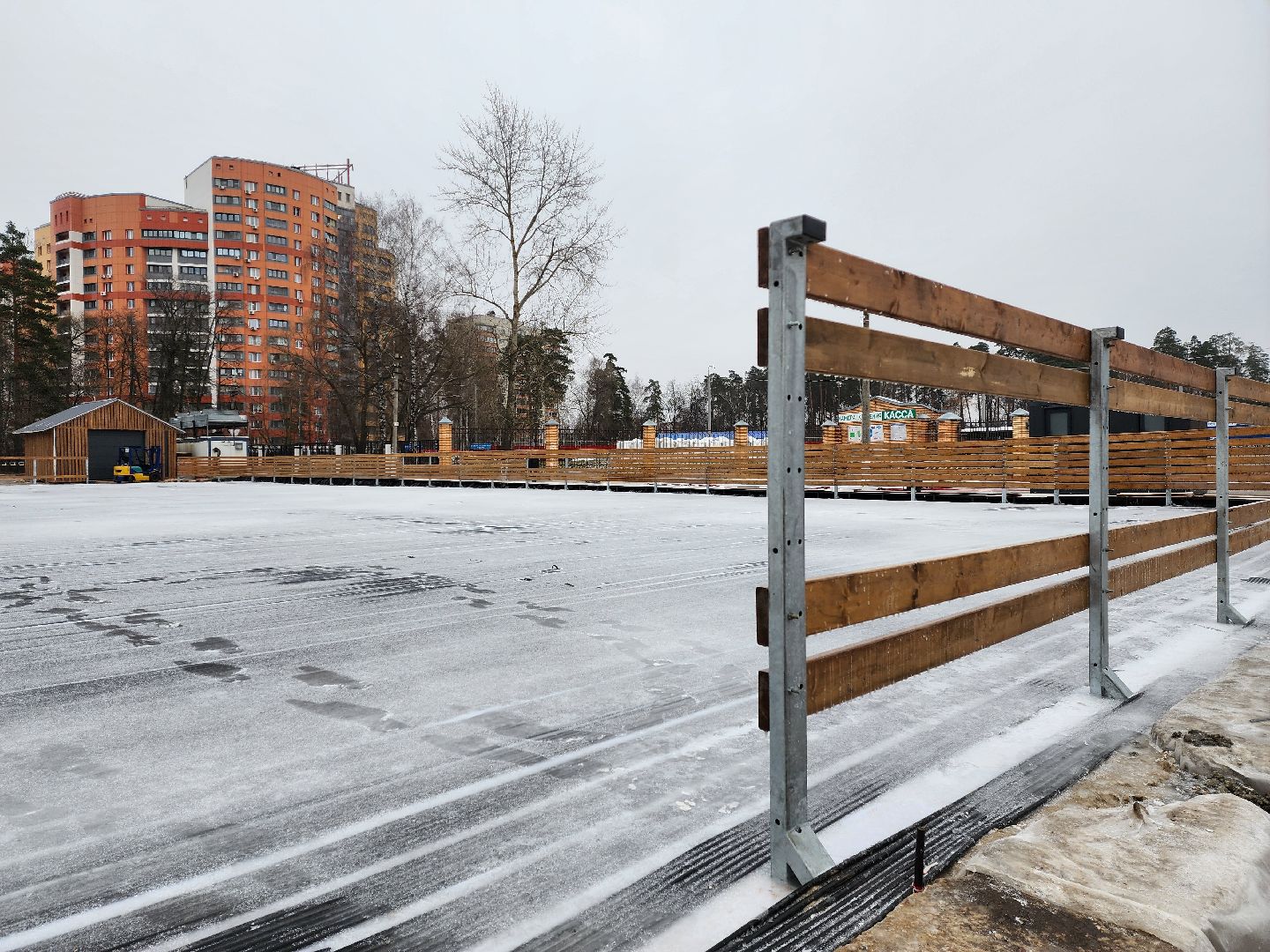 раменское, благоустройство, каток на парковке стадиона сатурн, вертикалка,
