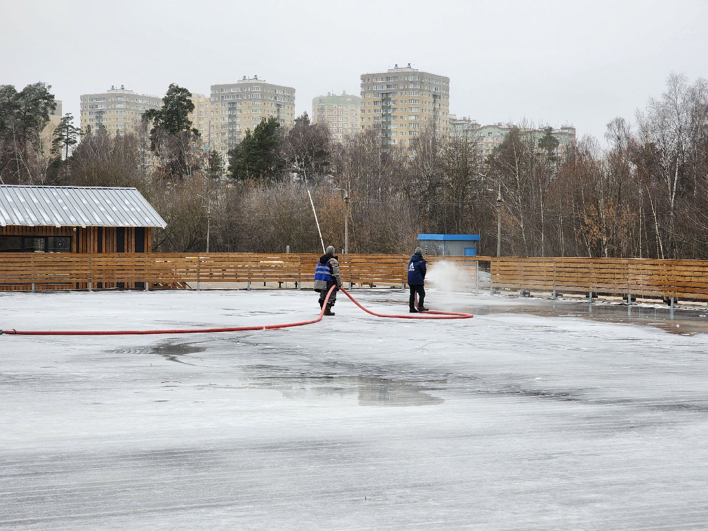 раменское, благоустройство, каток на парковке стадиона сатурн, вертикалка,
