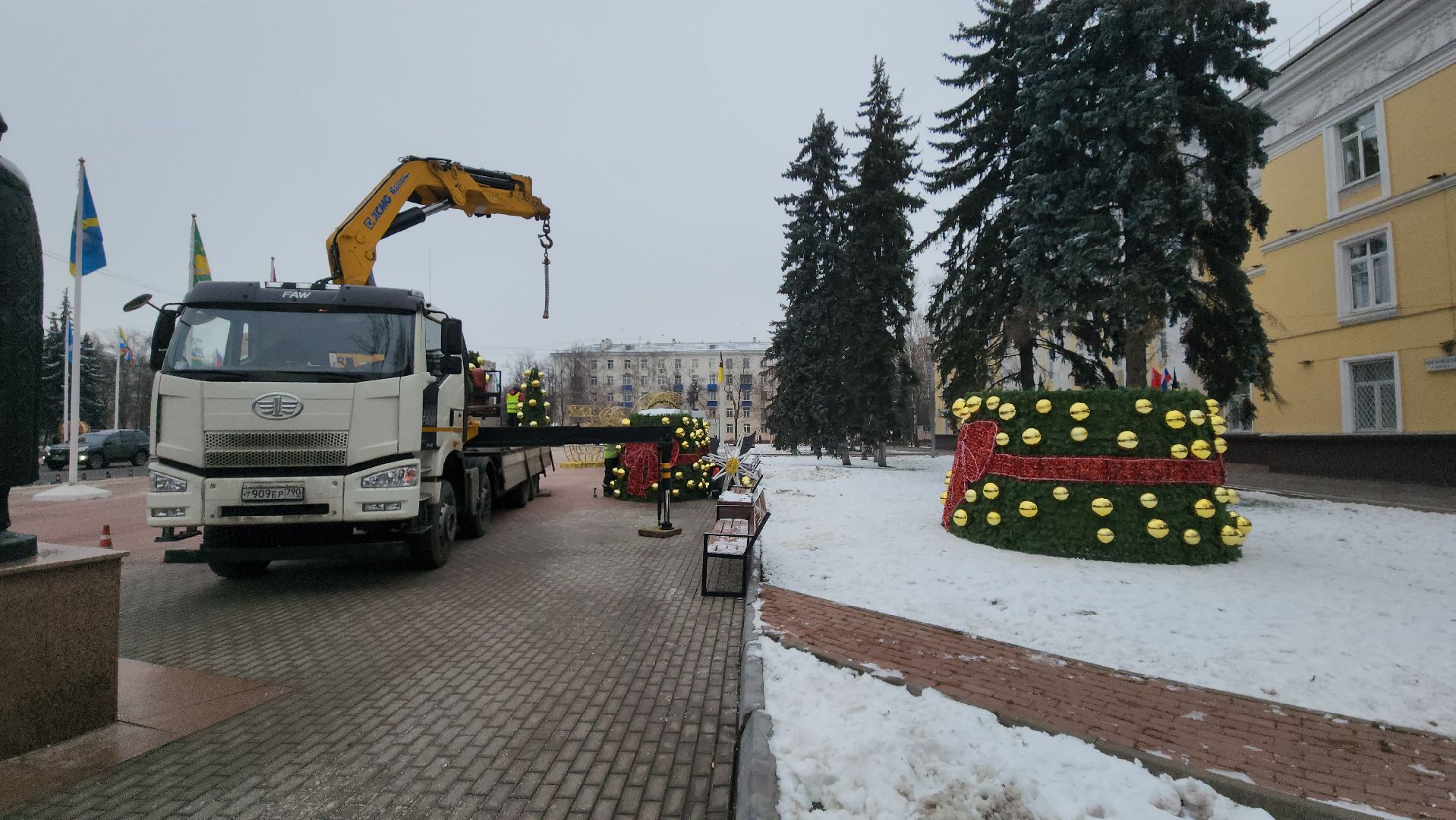 ель, новый год, гирлянда, шары, вертикалки,