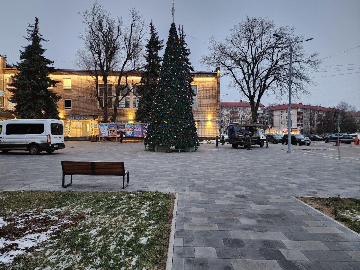 раменское, благоустройство, новогодняя елка у дк сатурн, вертикалки,