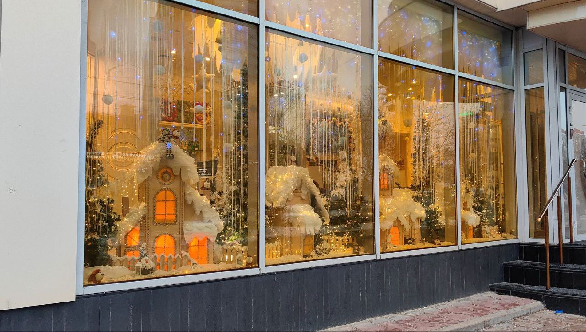 город, украшение улиц, гирлянда, праздник,