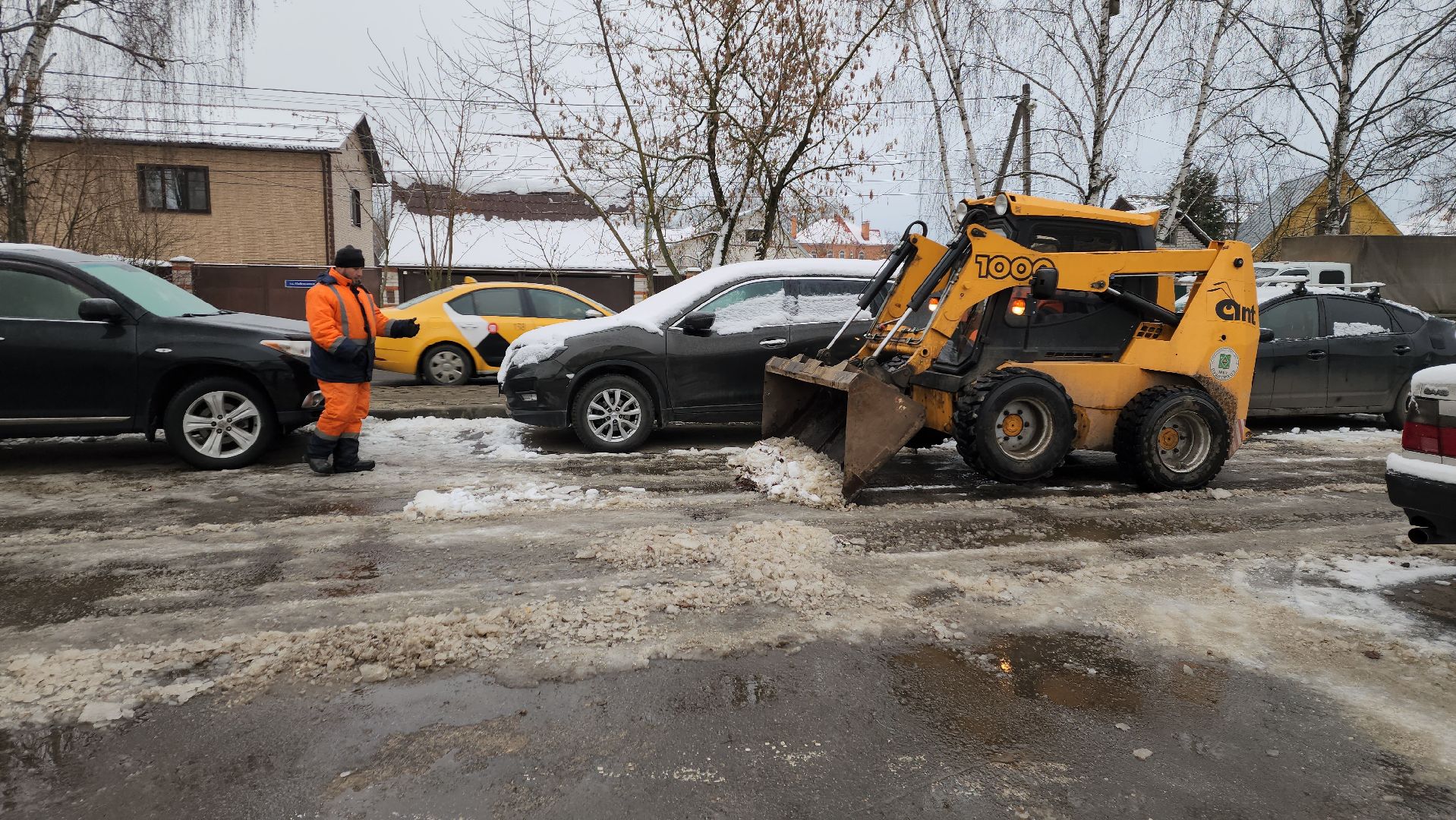 вертикалки, пушкино, наледь, коммунальное предприятие, уборка льда, техника, рабочие, благоустройство,