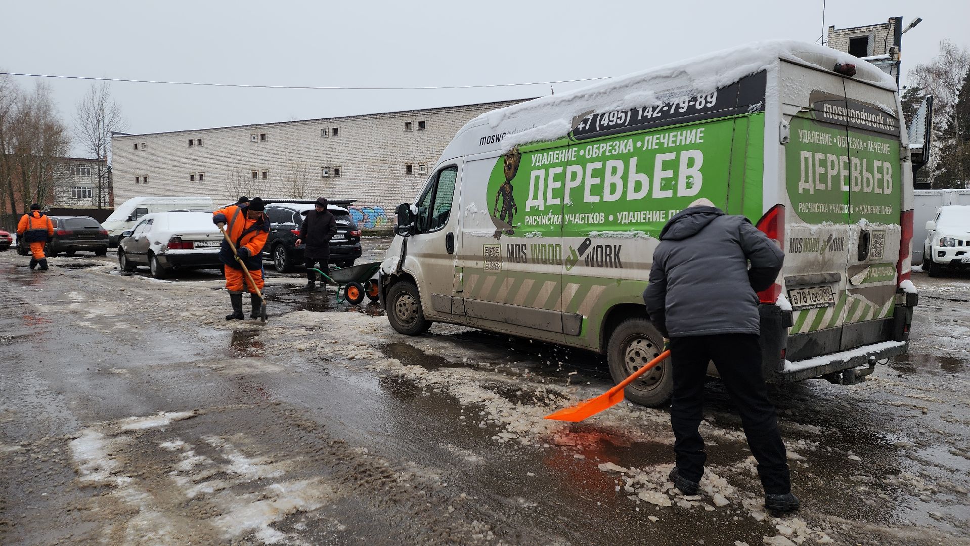 вертикалки, пушкино, наледь, коммунальное предприятие, уборка льда, техника, рабочие, благоустройство,