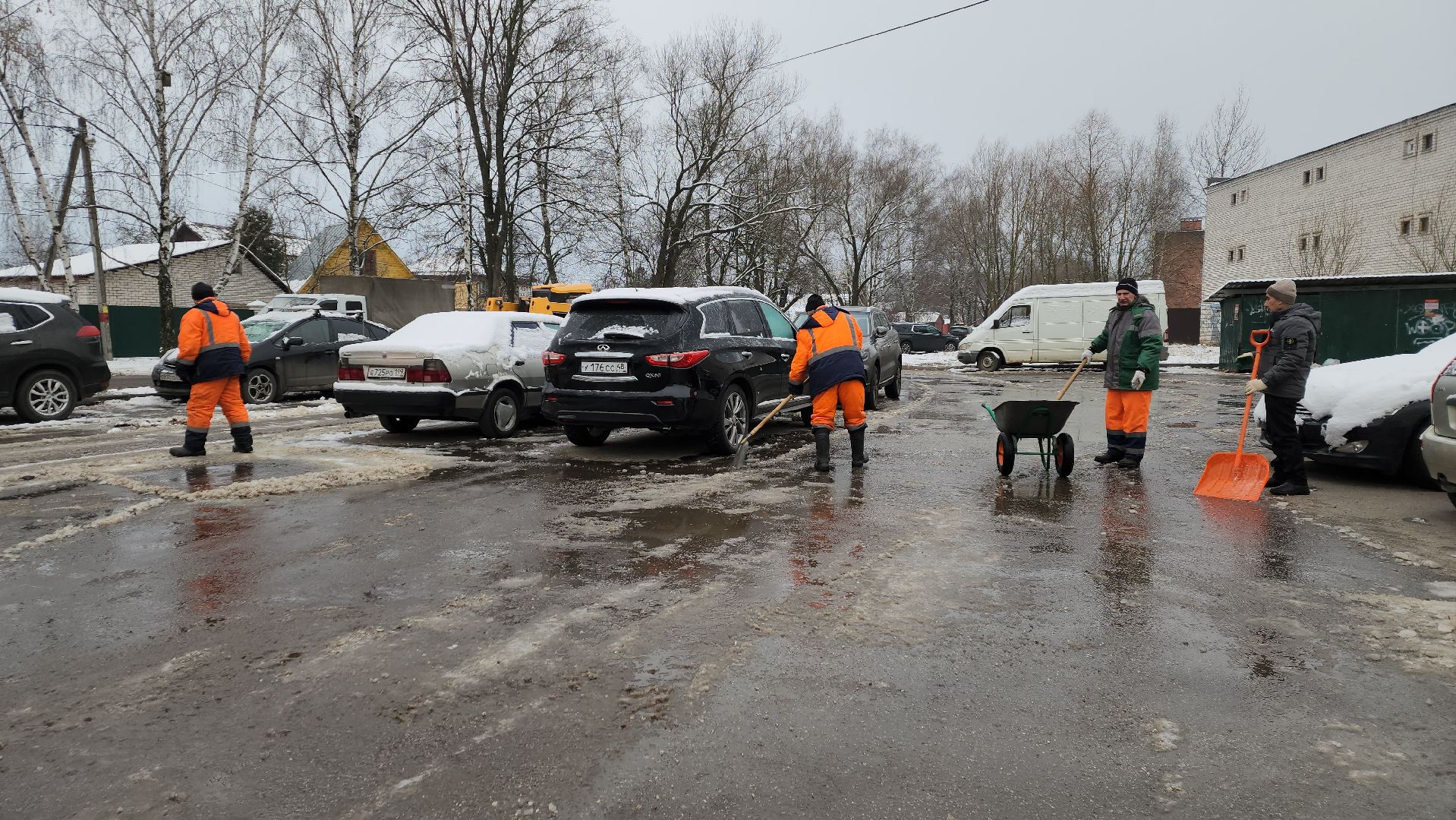 вертикалки, пушкино, наледь, коммунальное предприятие, уборка льда, техника, рабочие, благоустройство,