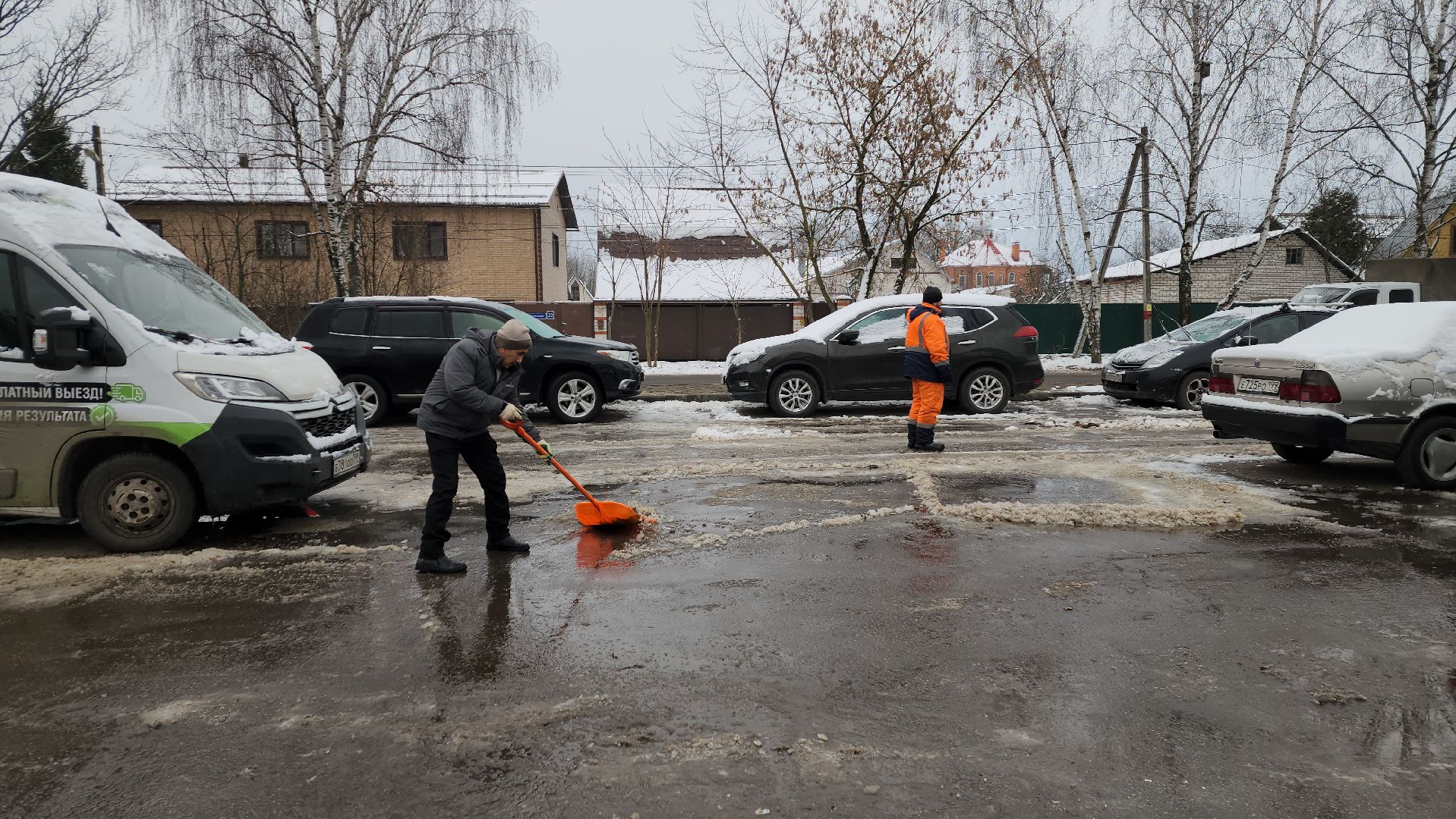 вертикалки, пушкино, наледь, коммунальное предприятие, уборка льда, техника, рабочие, благоустройство,