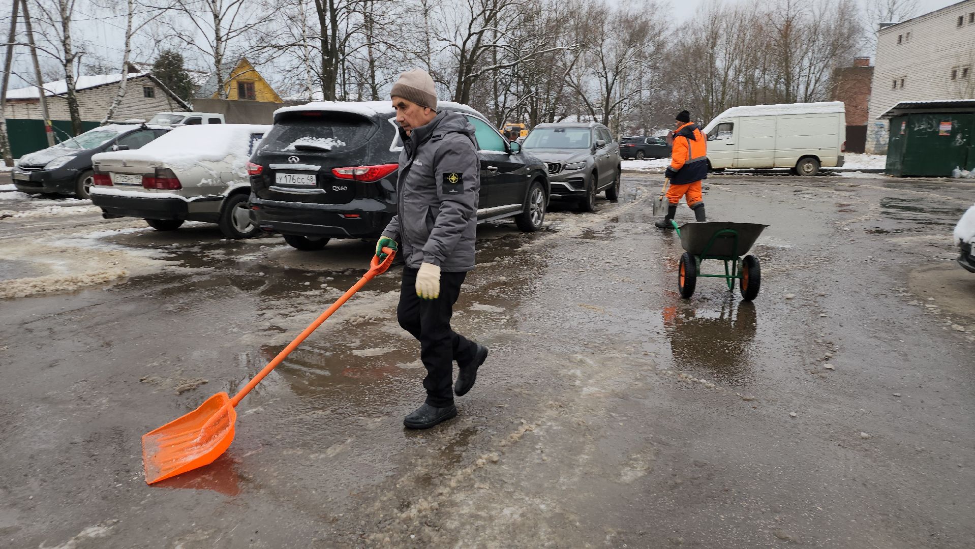 вертикалки, пушкино, наледь, коммунальное предприятие, уборка льда, техника, рабочие, благоустройство,