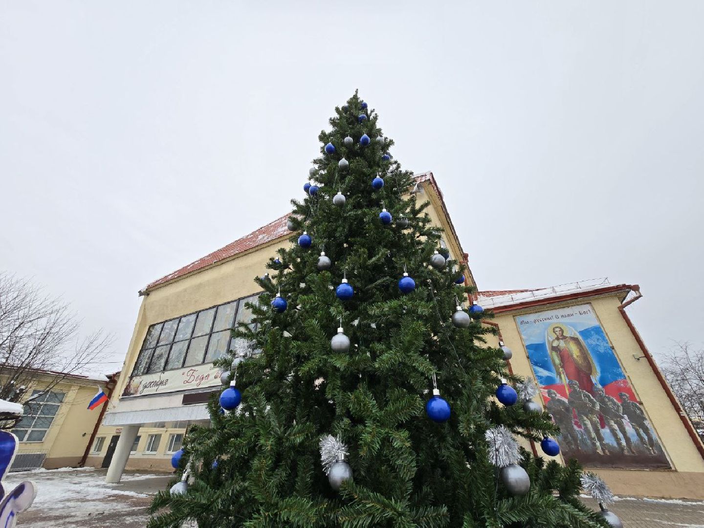 можайск, можайский городской округ, подмосковье, благоустройство, новый год, новогодняя елка, украшение города к новому году, праздник, вертикалки,