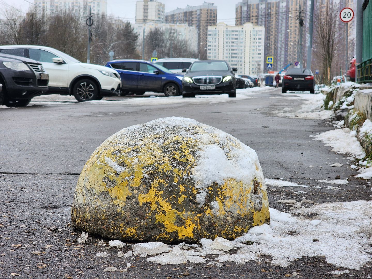 Одинцово, трехгорка, парковка, противопарковочные полусферы, вертикалка, вертикальное видео, гибдд,