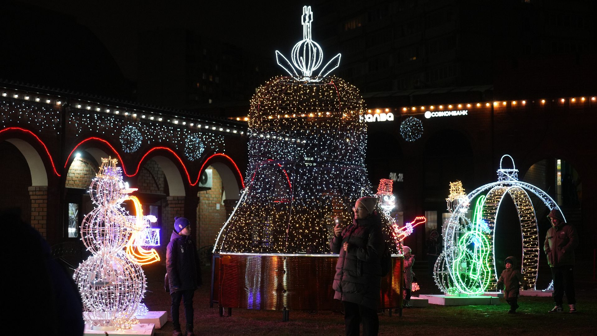 вертикалка, зима в подмосковье, световые инсталляции,