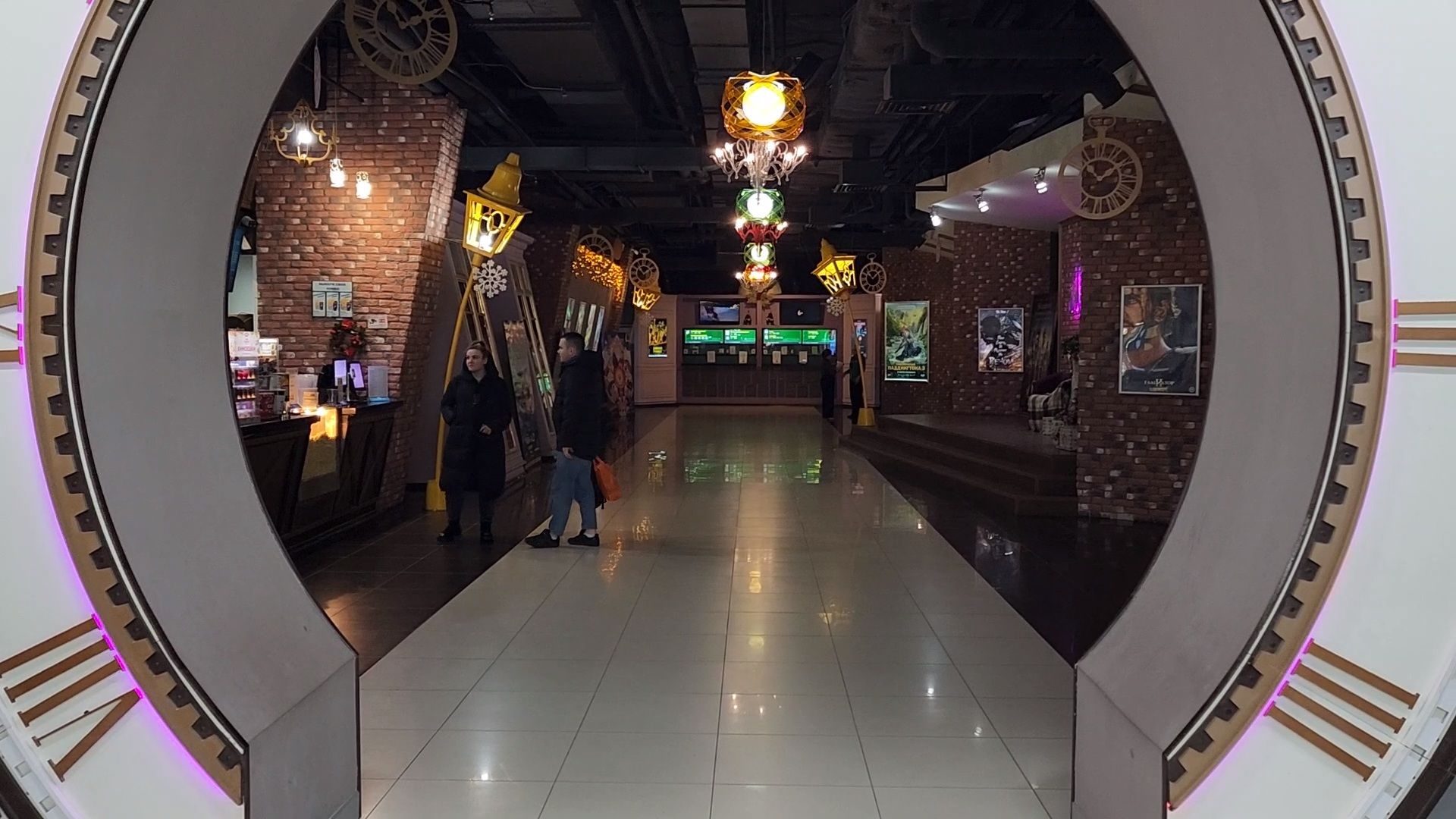 Чехов, кинотеатр Матрица, Новый год, украшения, праздничное убранство, елка, камин, новогодние игрушки, гирлянды, вертикалки,