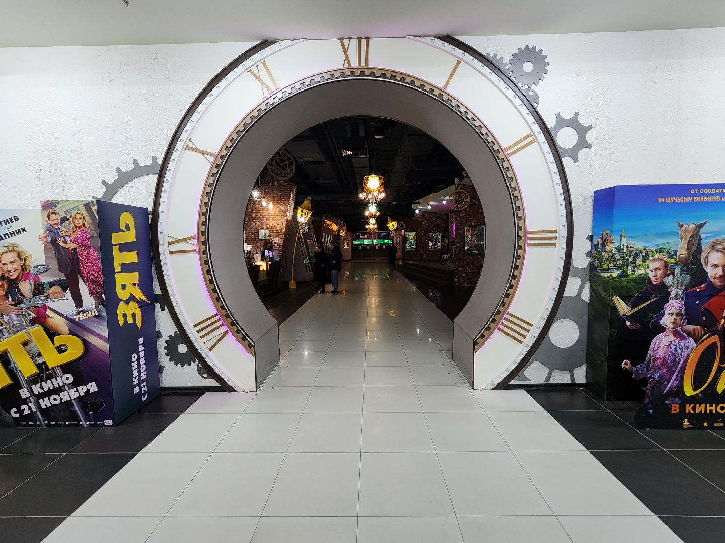 Чехов, кинотеатр Матрица, Новый год, украшения, праздничное убранство, елка, камин, новогодние игрушки, гирлянды, вертикалки,