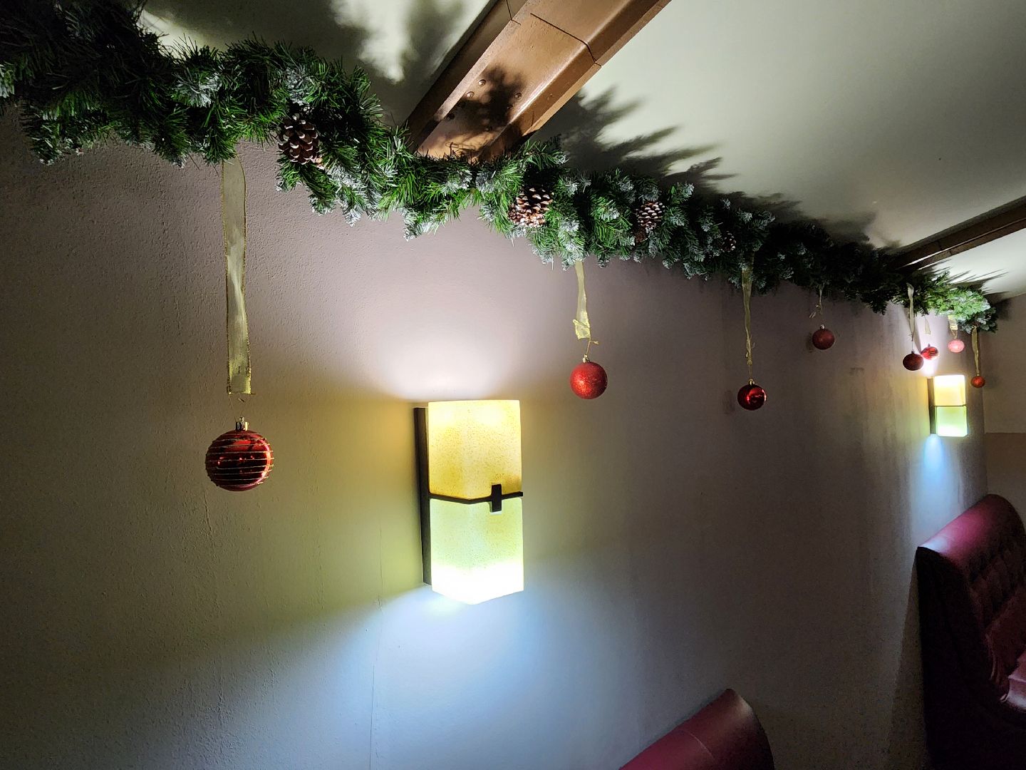 Чехов, кинотеатр Матрица, Новый год, украшения, праздничное убранство, елка, камин, новогодние игрушки, гирлянды, вертикалки,