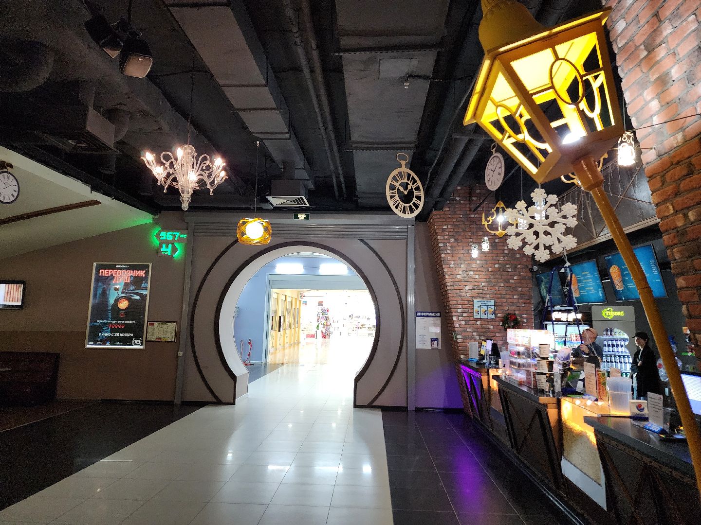 Чехов, кинотеатр Матрица, Новый год, украшения, праздничное убранство, елка, камин, новогодние игрушки, гирлянды, вертикалки,