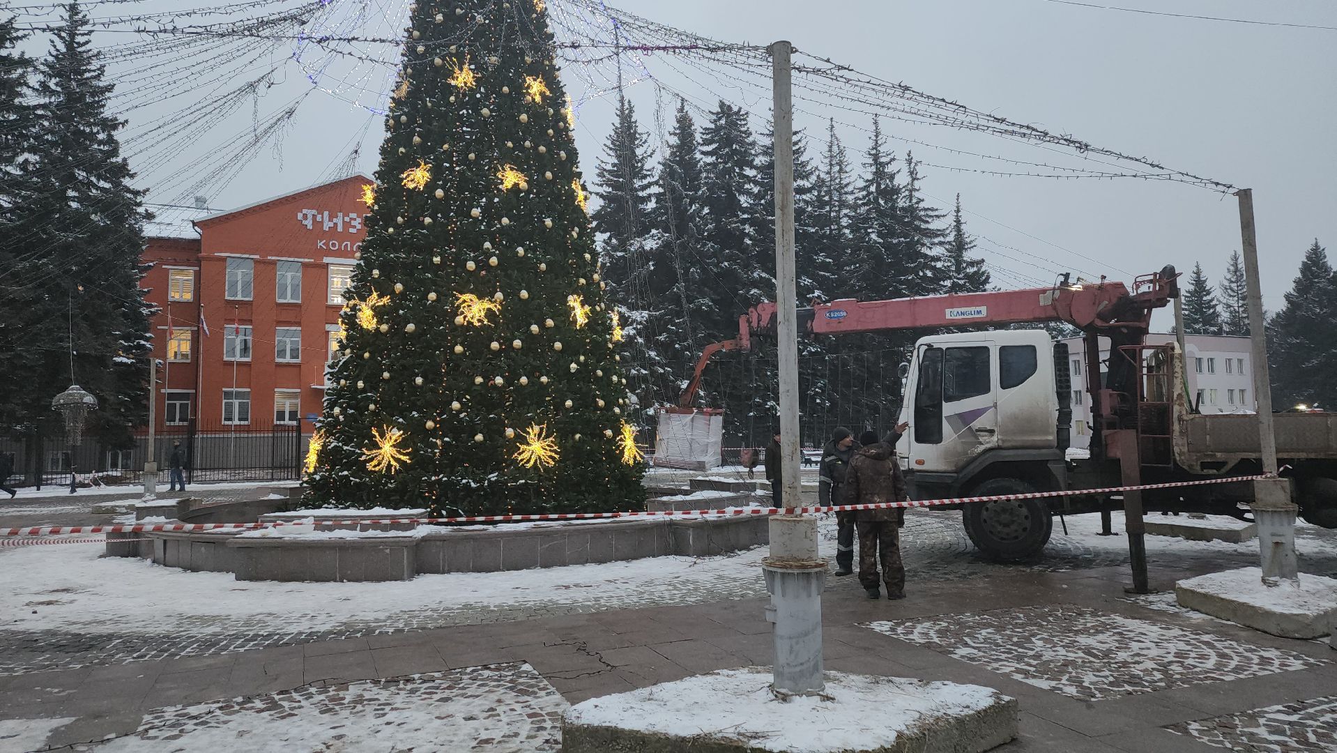 долгопрудный, елка на Собина, праздник, шатер, вертикалки,