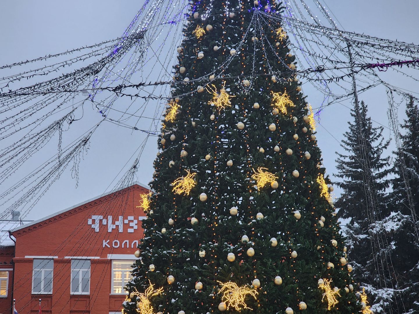 долгопрудный, елка на Собина, праздник, шатер, вертикалки,