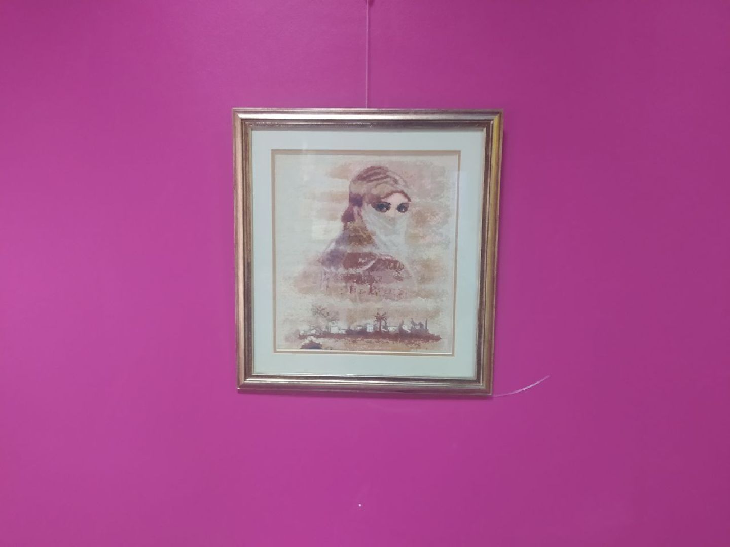 Выставка, вышивка, вышивальщица, благотворительность, помощь, люди