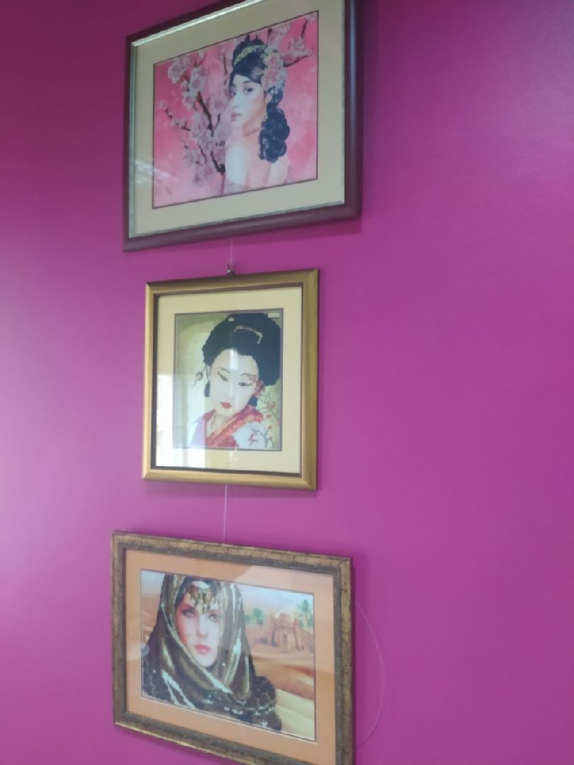 Выставка, вышивка, вышивальщица, благотворительность, помощь, люди