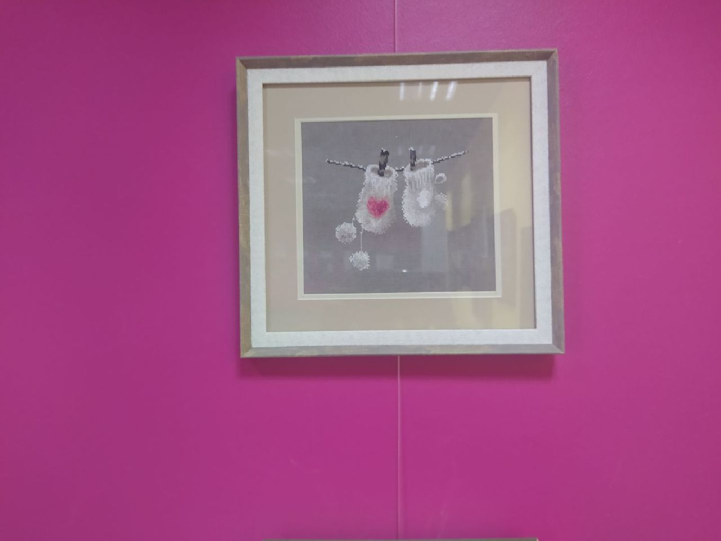 Выставка, вышивка, вышивальщица, благотворительность, помощь, люди