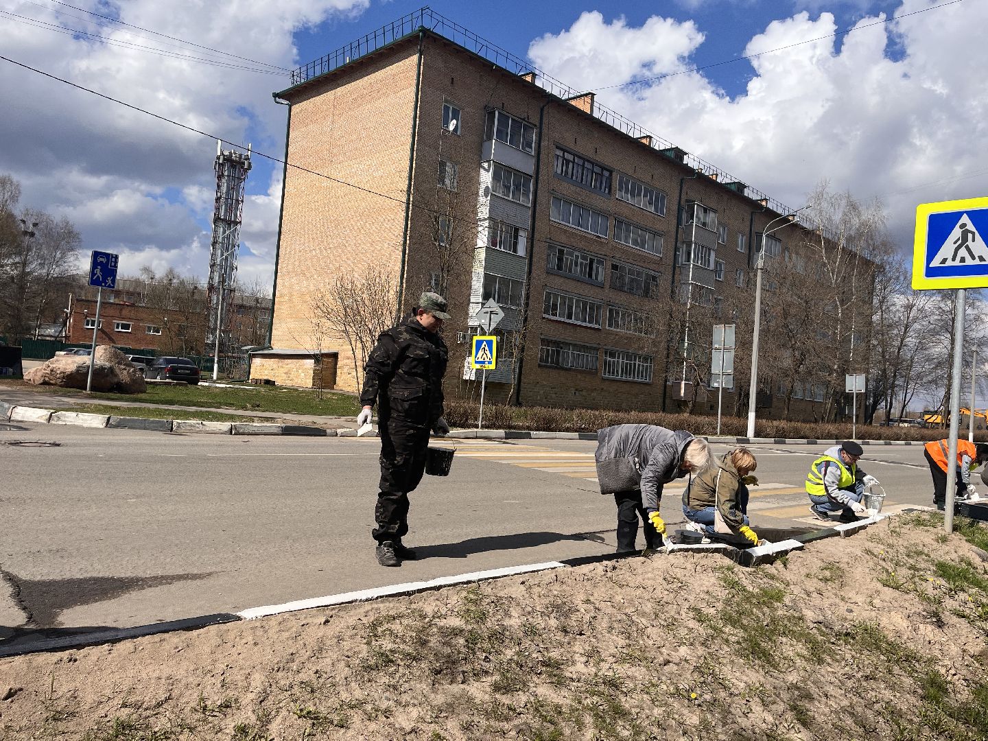 Шаховская, субботник, покраска