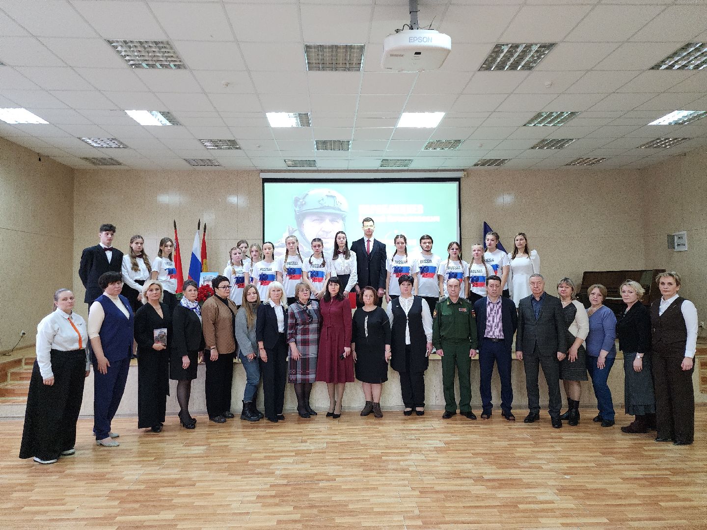 серпухов, подмосковье, парта героя, гимназия 1, память,