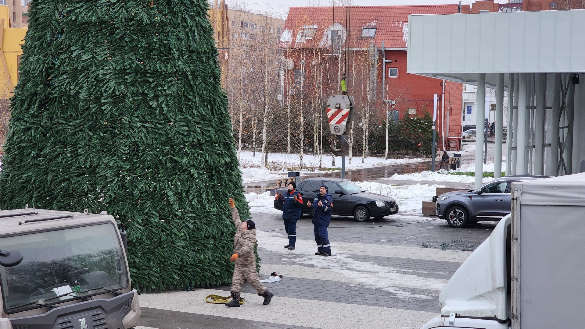 Установка елки, Городской парк, Лобня, вертикалки,