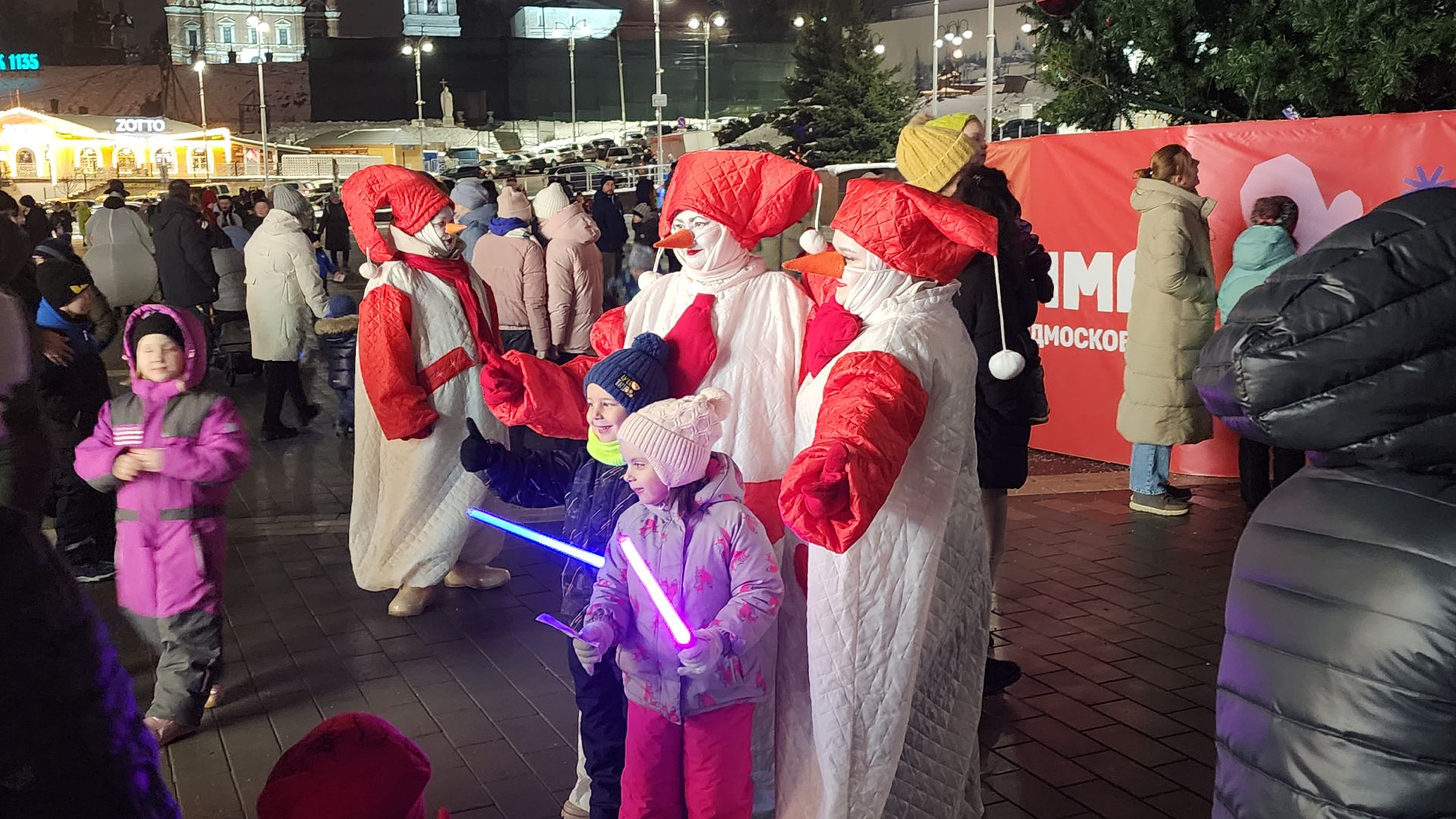 волоколамск, ёлка, зима в подмосковье, зажжение елки,