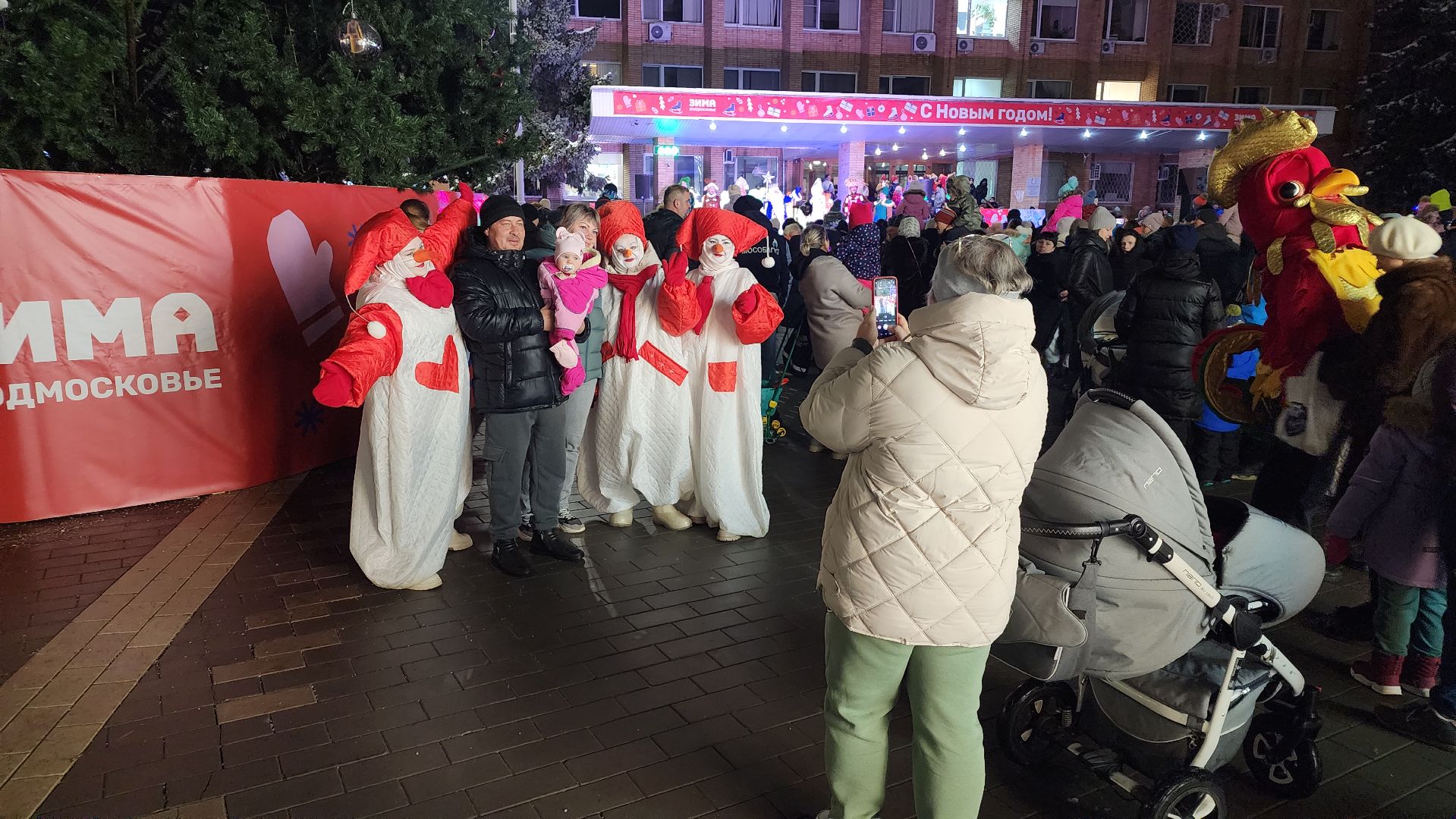 волоколамск, ёлка, зима в подмосковье, зажжение елки,