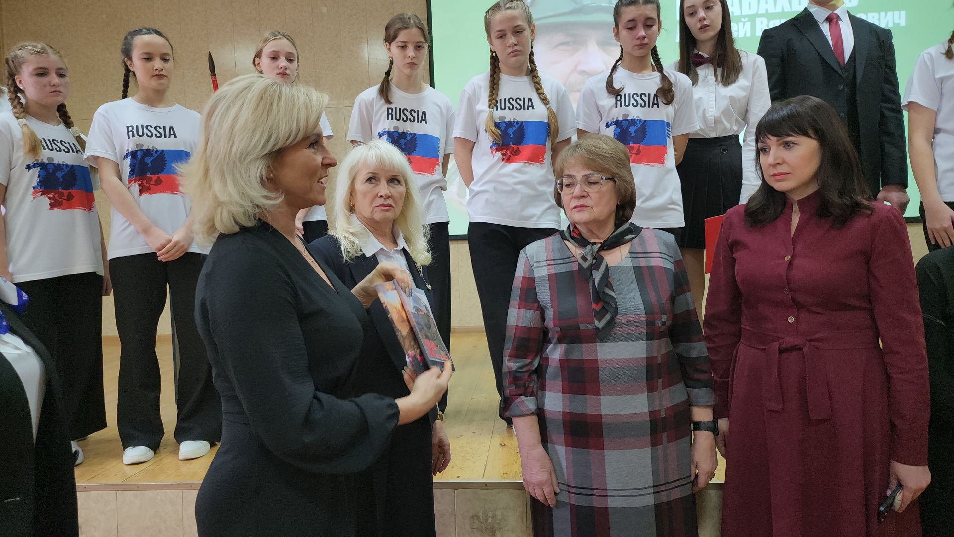 серпухов, подмосковье, парта героя, гимназия 1, память,