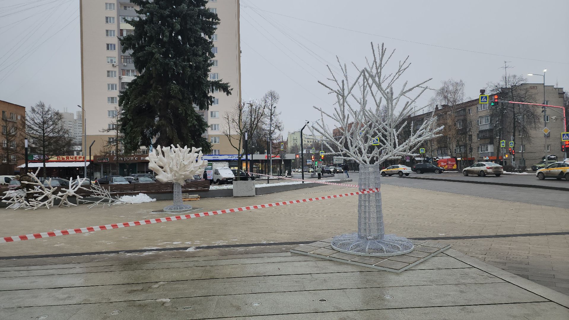 вертикалки, пушкино, инсталляции, украшение города к новому году, площадь, светодиодная композиция, светодиоды, деревья,