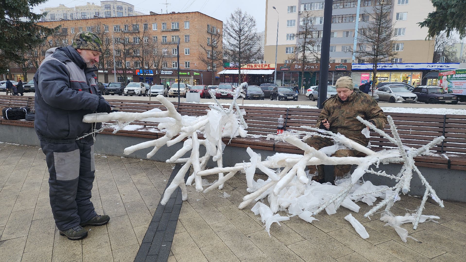 вертикалки, пушкино, инсталляции, украшение города к новому году, площадь, светодиодная композиция, светодиоды, деревья,